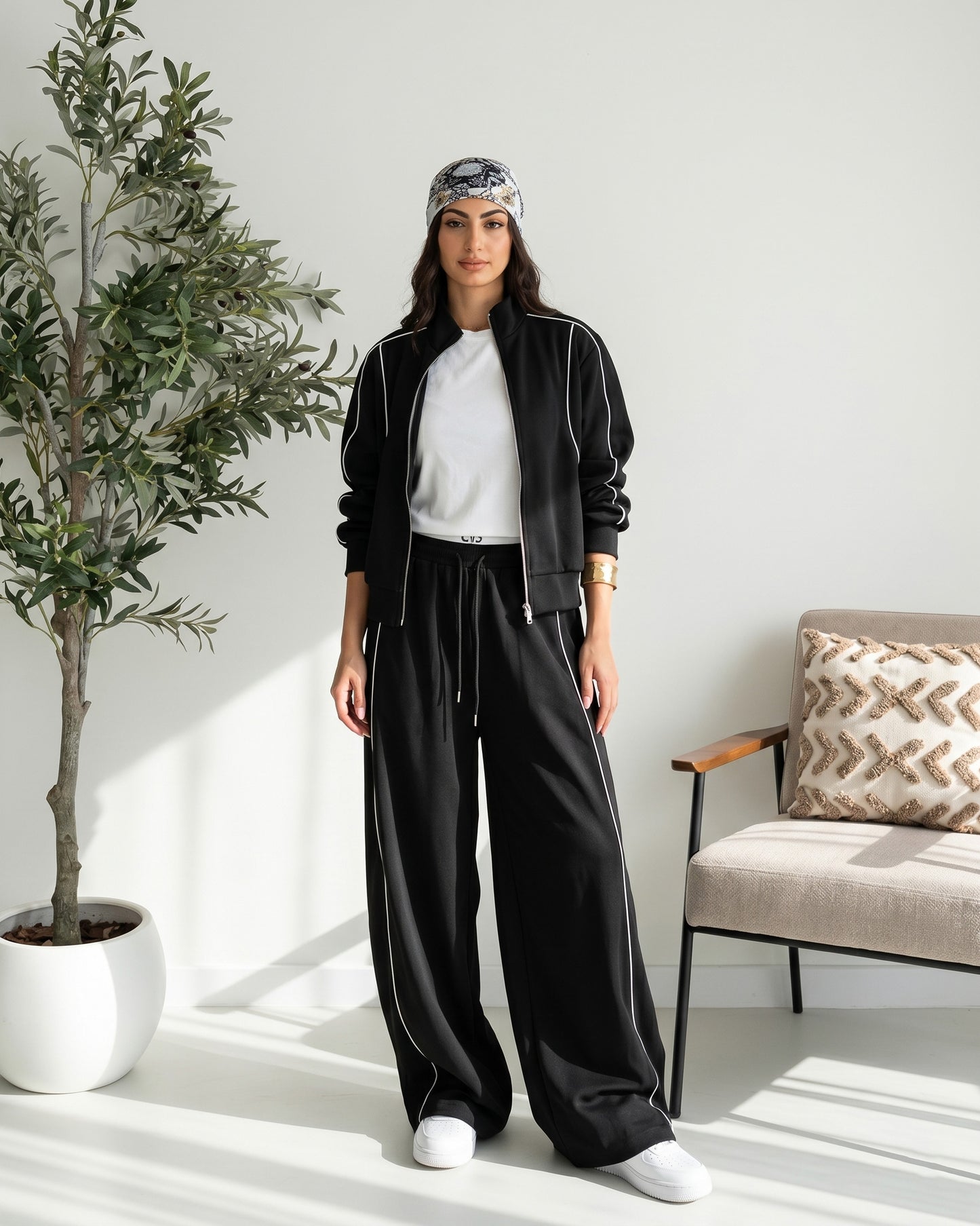 Contrast Piping Wide-Leg Tracksuit | Black - ZAYA Jeans
