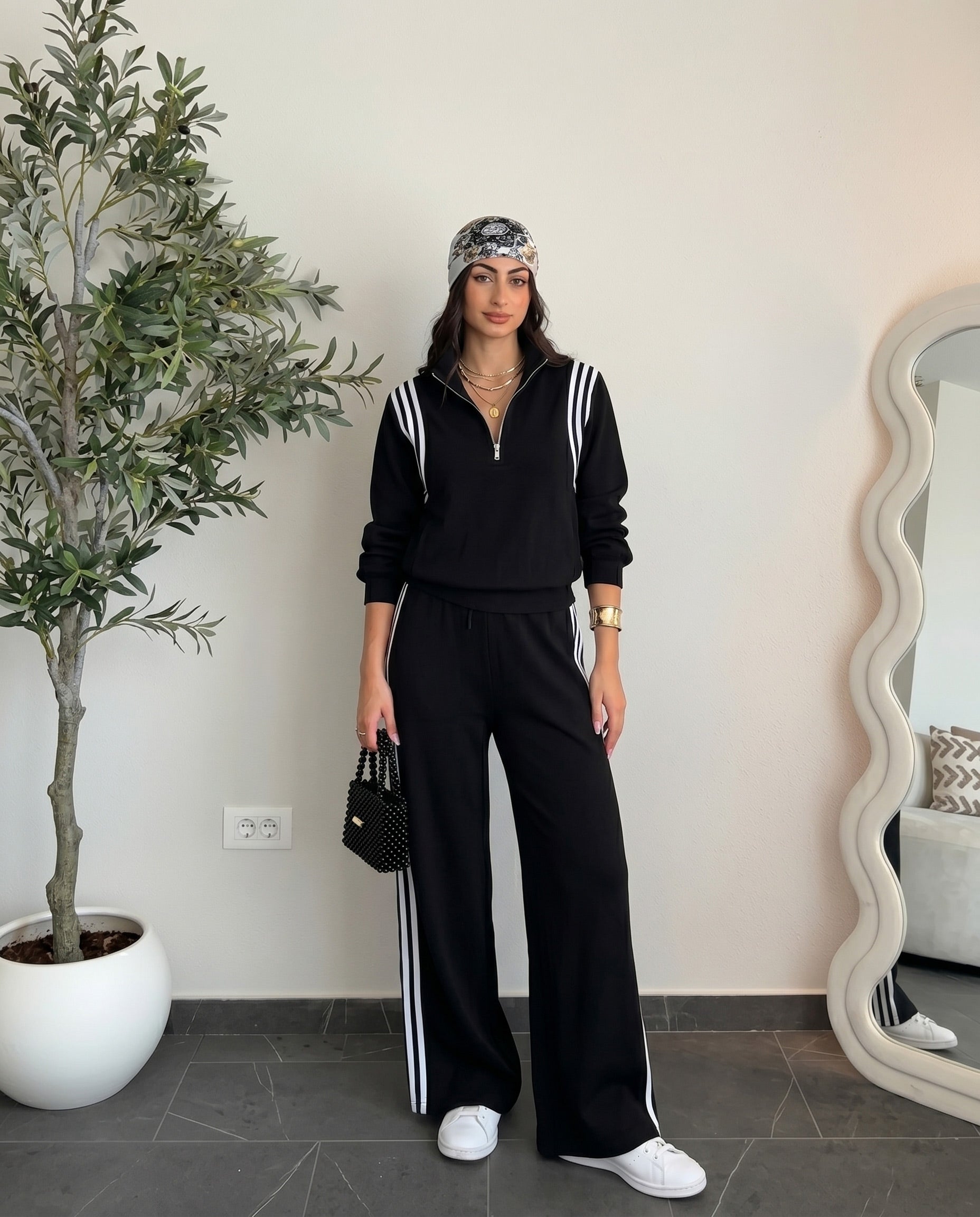 Contrast Stripe Wide-Leg Tracksuit | Black - ZAYA Jeans