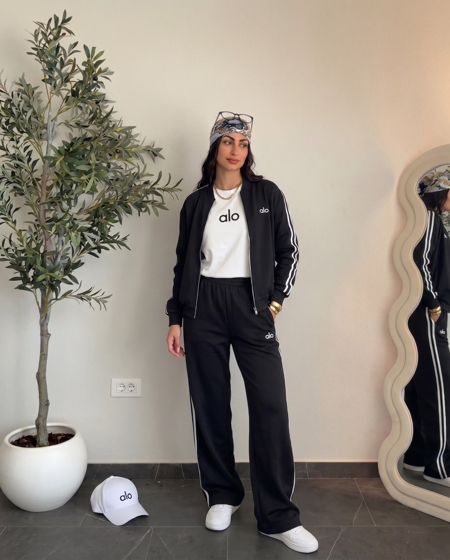 Alo Side Stripe Tracksuit | Black- ZAYA Jeans